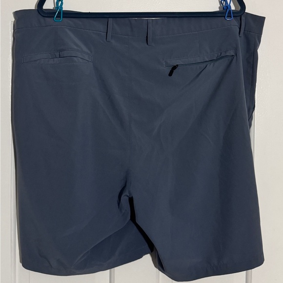 Old Navy Men's Dark Navy Flat-Front Performance Shorts - Picture 2 of 5